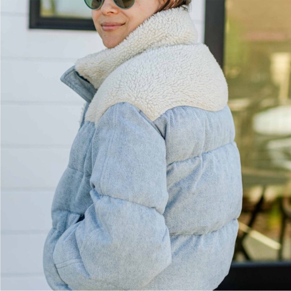 Levi’s Juno Western Down Crop Chambray Sherpa Puffer Light Denim Coat Sz XS - Picture 4 of 16